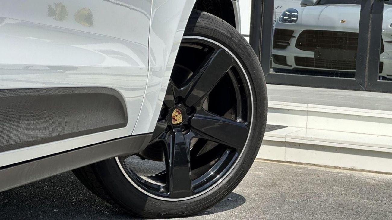 Porsche Macan std GCC 2.0L 4 Cylinder Full Service History