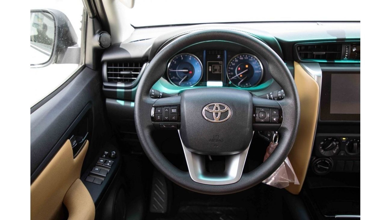 تويوتا فورتونر تويوتا فورتشنر 2024 4X4 2.4 Low - ابيض بلاتيني لؤلؤي من الداخل شامواه