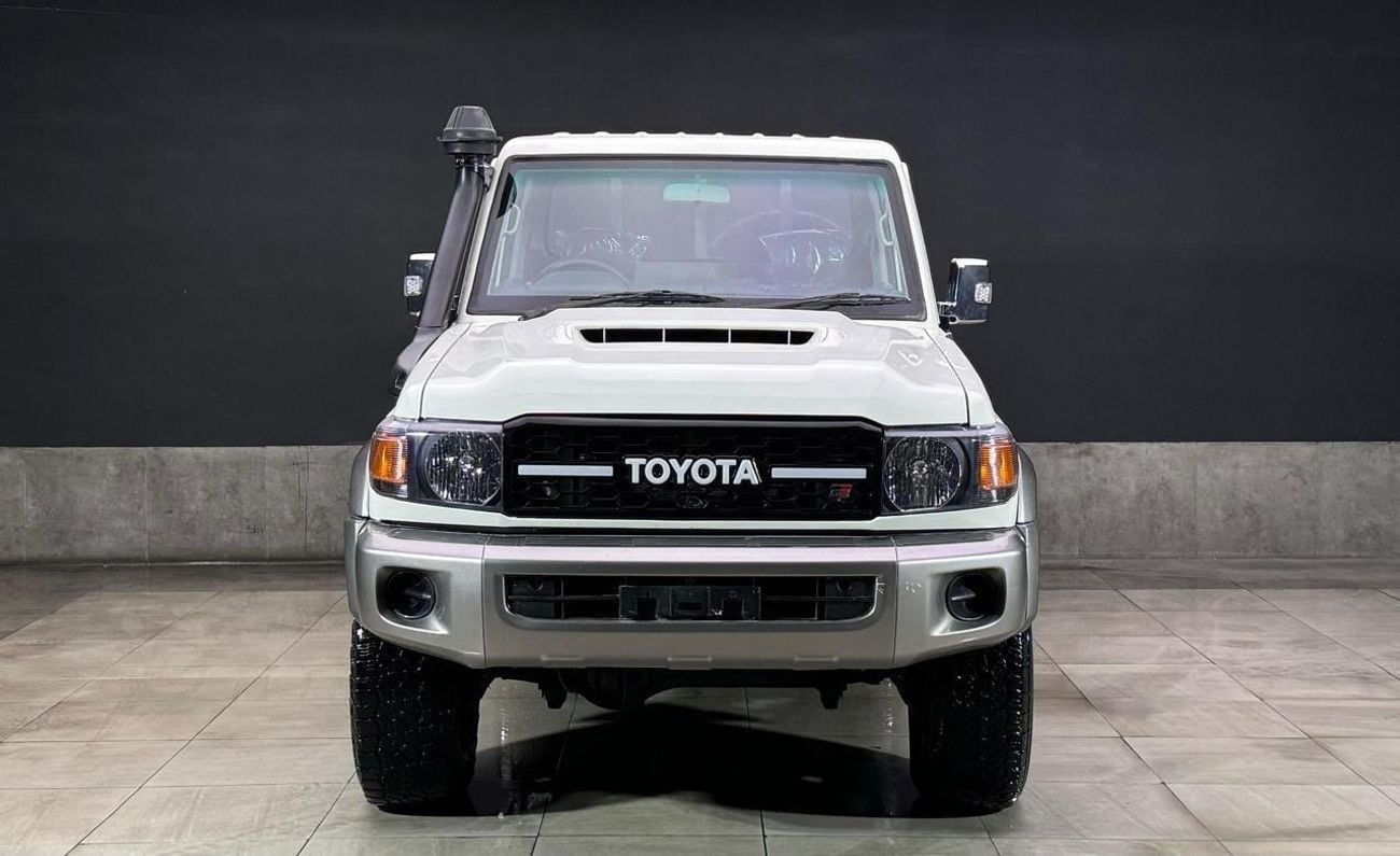 Toyota Land Cruiser Pick Up LC79 LX WINCH WIDE TYRES Toyota Land Cruiser pickup 2014 single cabin