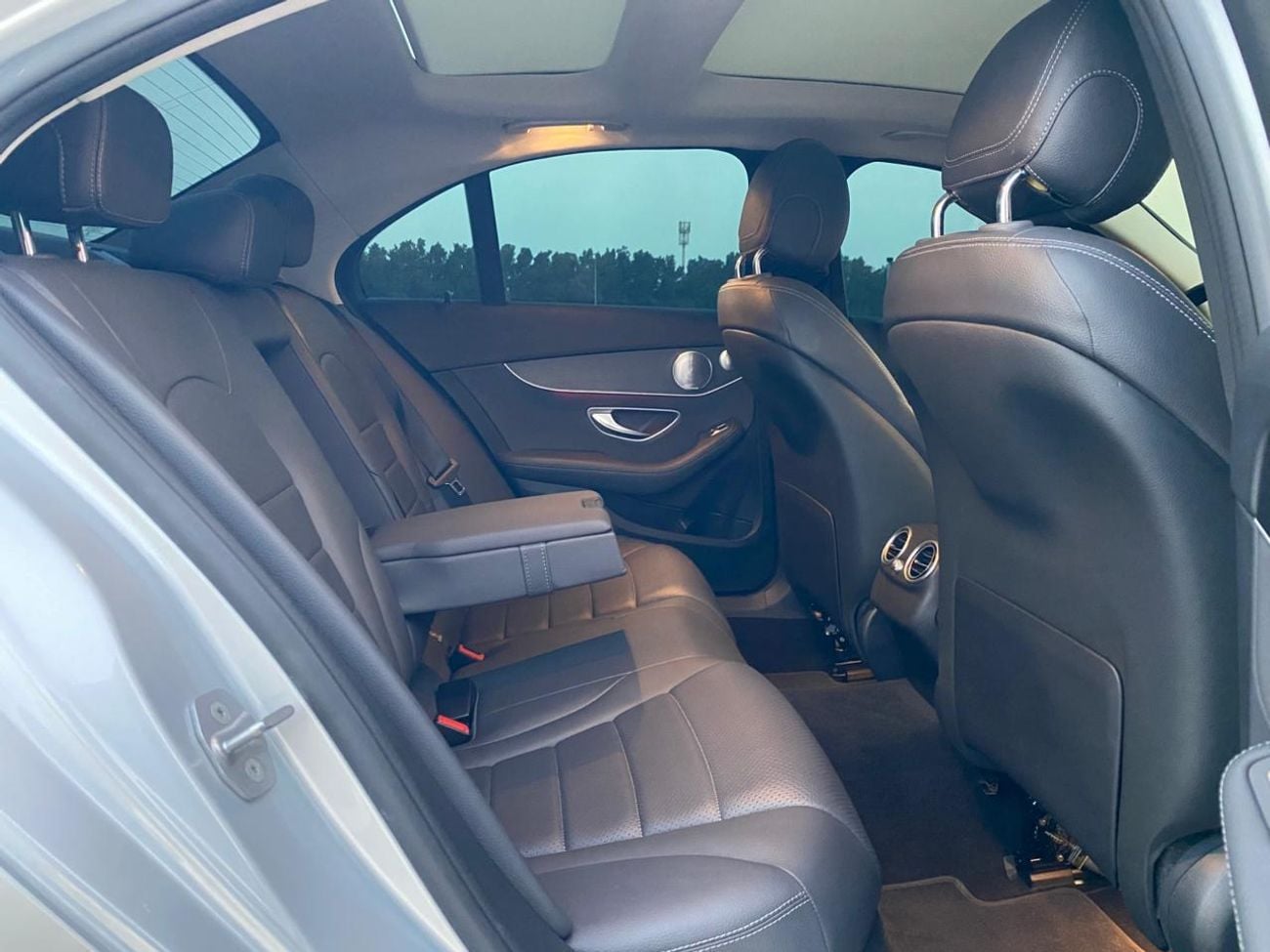 Mercedes Benz C300 STD (NON GCC) Premium 2.0L