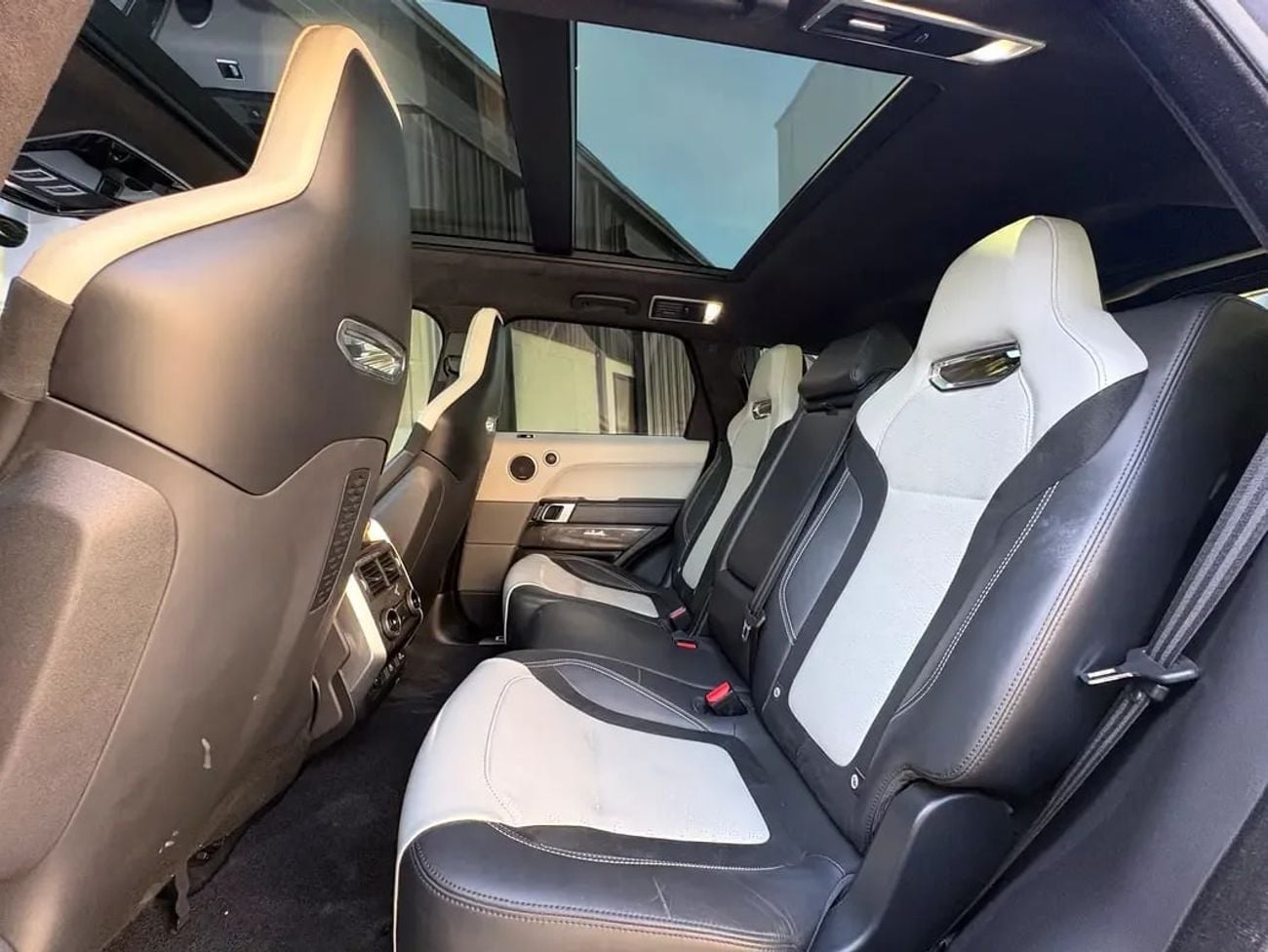 Land Rover Range Rover Sport MID SVR 5.0L (550 HP) RANGE ROVER SPORT SVR CARBON EDITION 5.0L V8 SC A/T | 2022 | AED 3,760 per mon