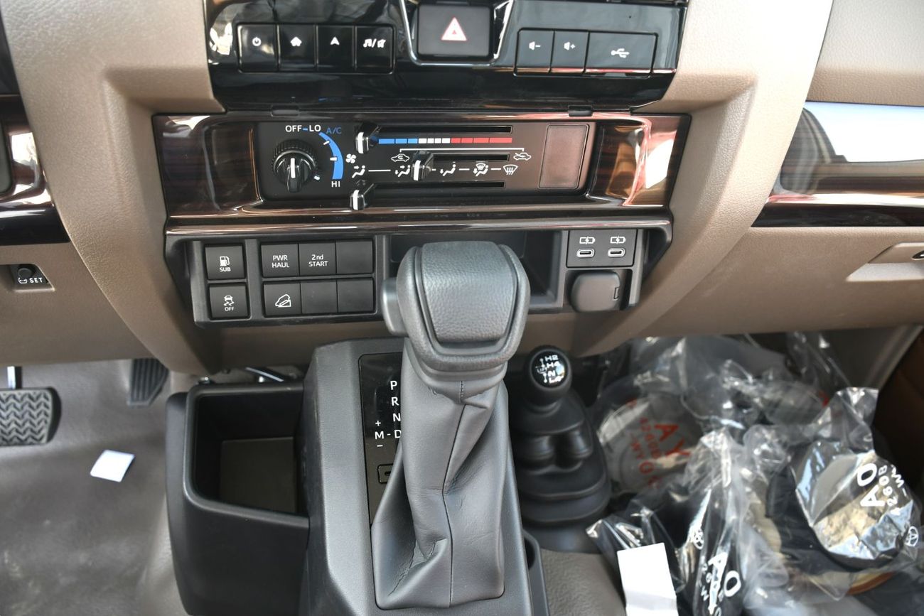 Toyota Land Cruiser Pick Up 79 series 4.0L Automatic with Diff lock