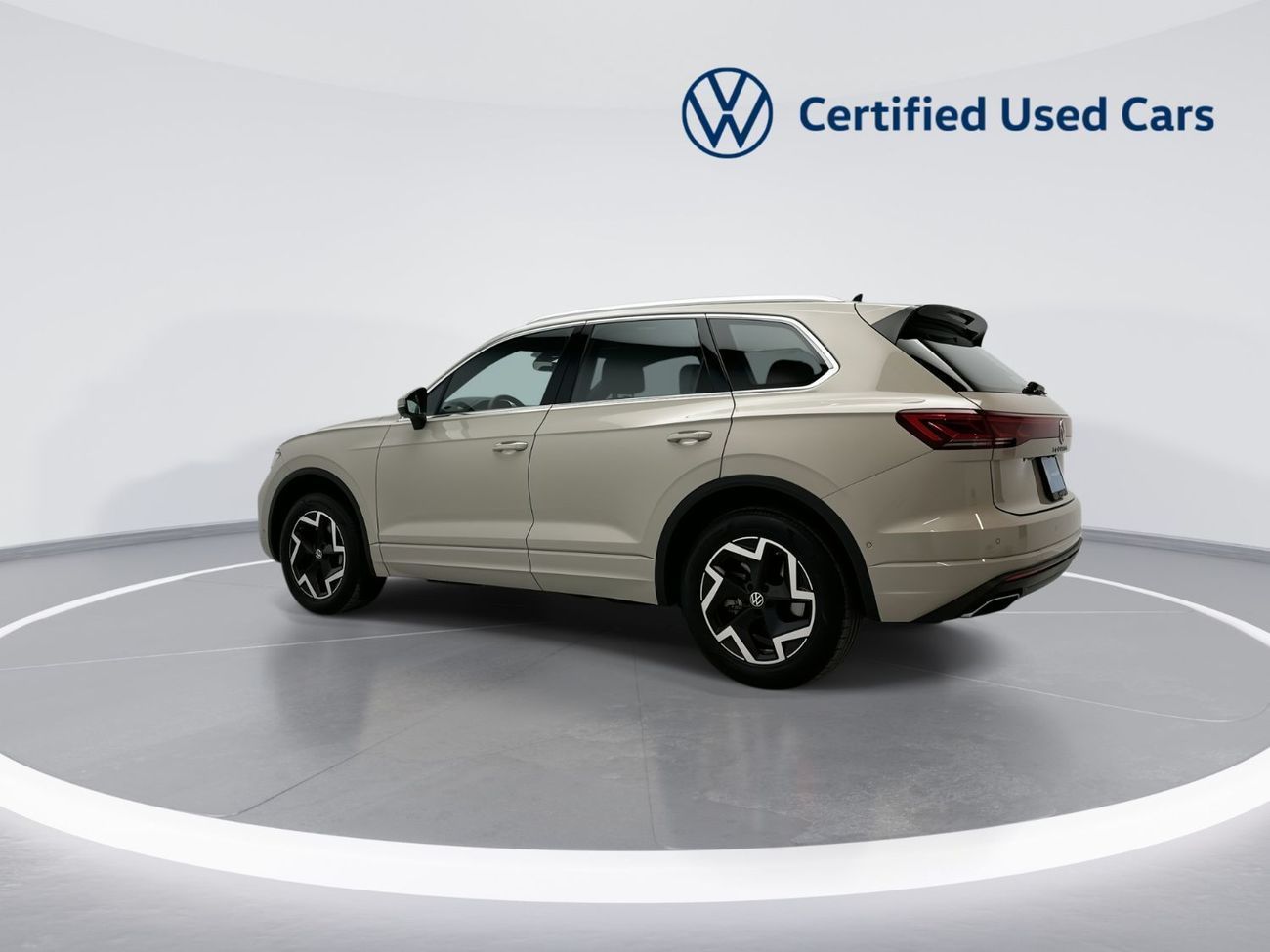Volkswagen Touareg 3.0T TL (340 HP) Touareg Elegance + (REF#02757) - 44,100 AED SAVINGS from New Car