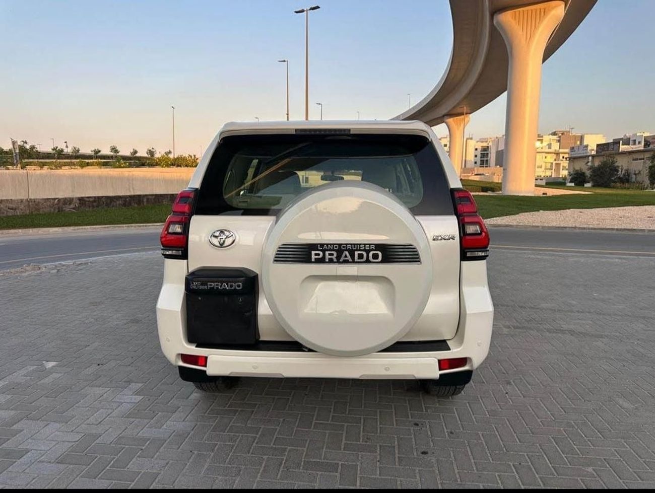 Toyota Prado toyota prado 2021 Model EXR 4۰0L v6 petrol engine colour white interior Beige Automatic 7seats power