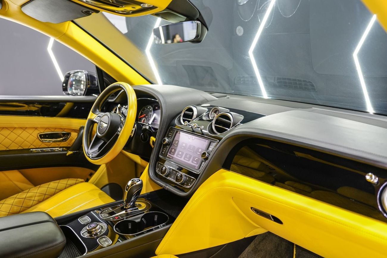 بنتلي بينتايجا W12 Mulliner, Carbon Body Kit, Individual Rear Seats w/ Entertainment, GCC Spec!!