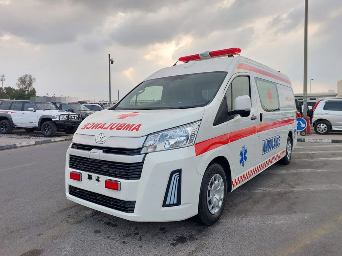 Toyota Hiace TOYOTA HIACE VAN AMBULANCE  RHD 2023 MODEL 2.8 L DIESEL AUTOMATIC(PM22474)