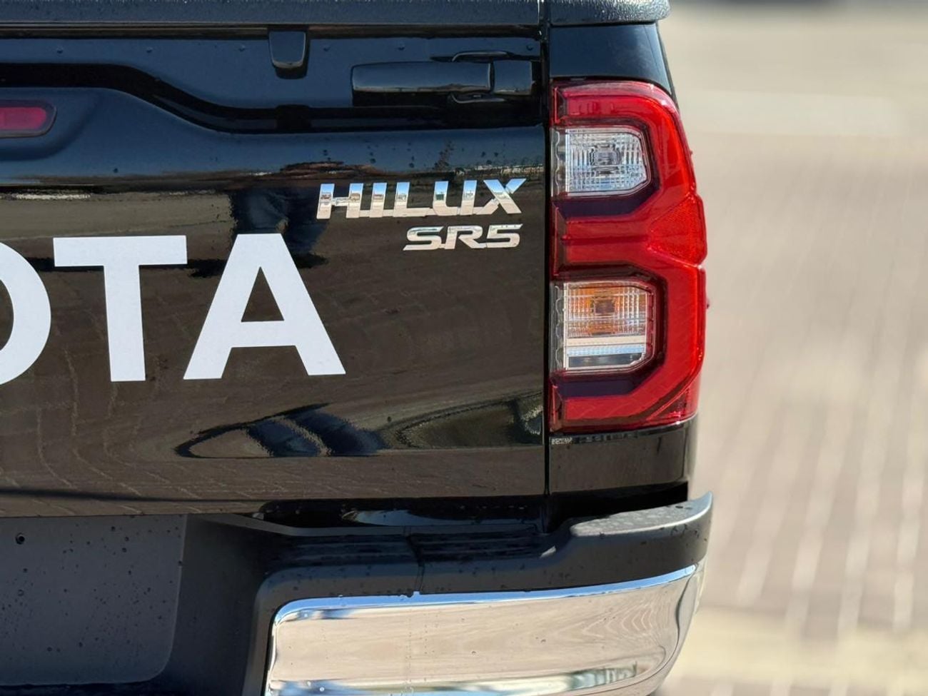 Toyota Hilux SR5 2.7L Petrol 4WD 2026 Export Price @ 137,500 AED