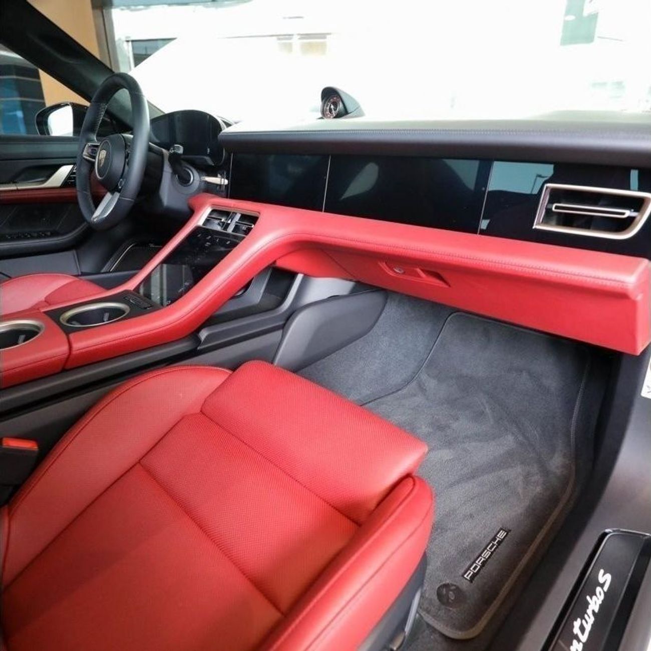 Porsche Taycan TURBO S