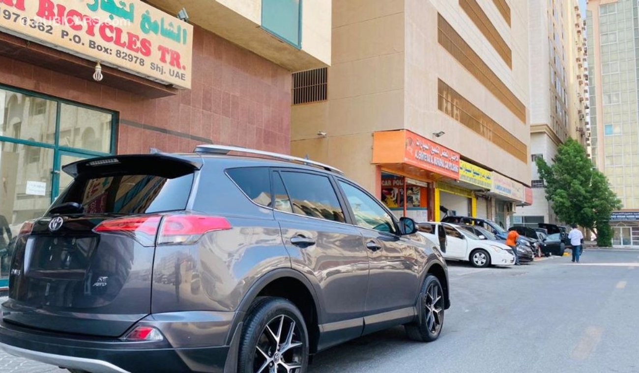 تويوتا راف ٤ RAV4 SE AWD WITH SUNROOF PUSH START& LEATHER SEATS