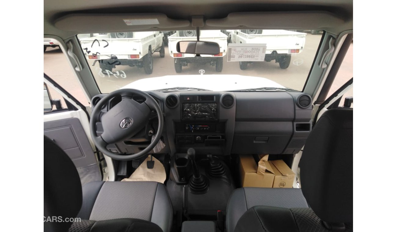 Toyota Land Cruiser Pick Up Double Cabin 4164 CC, DSL, 6 Cylinders, Power windows, Leather seats, Full Option