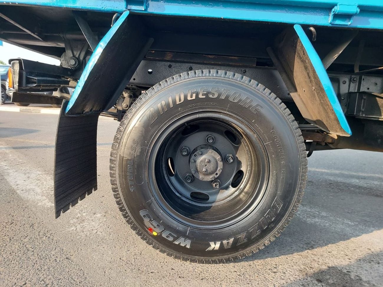 Mitsubishi Fuso Canter (RAMADAN OFFER) MITSUBISHI CANTER TRUCK RHD 1988 MODEL 8.4 L DIESEL MANUAL(PM427337)