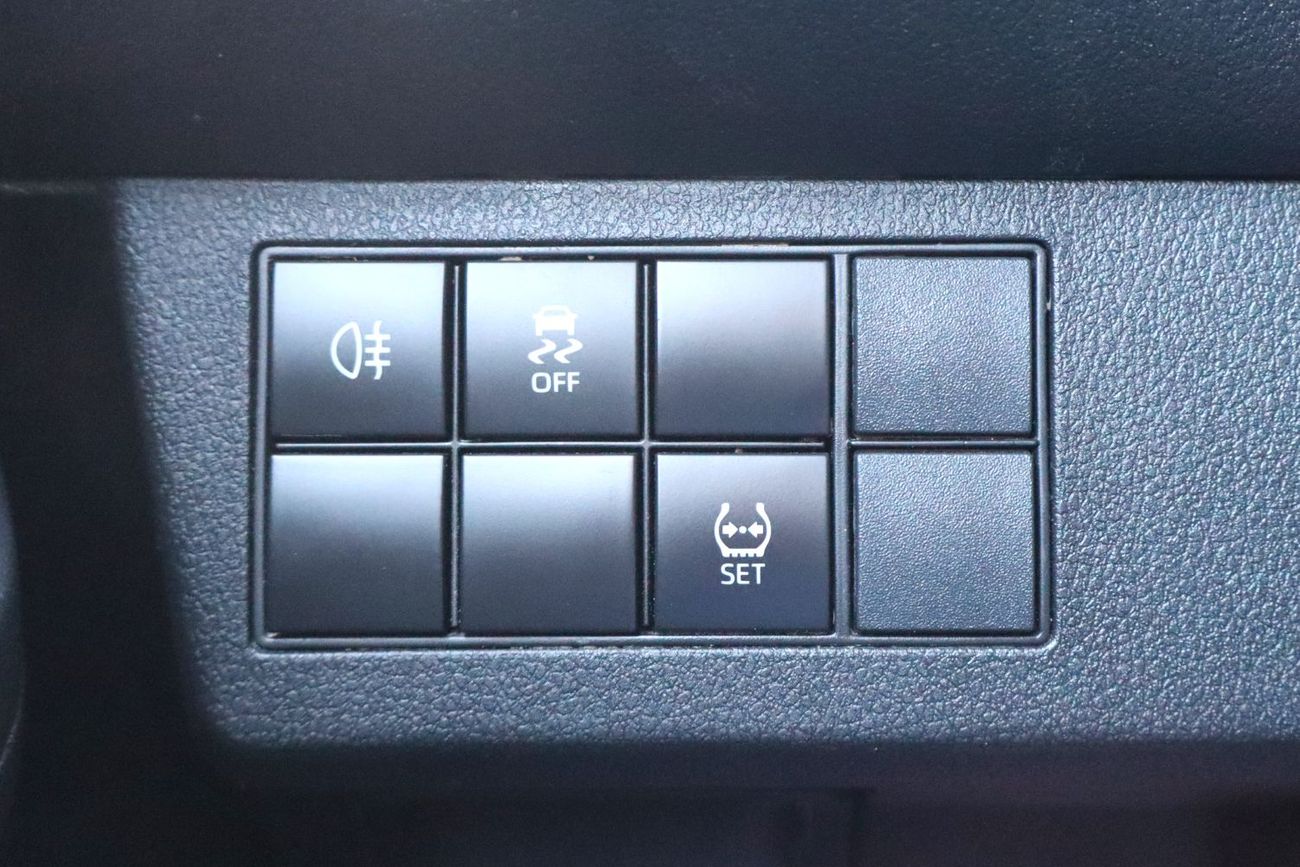 تويوتا يارس 1.5L E