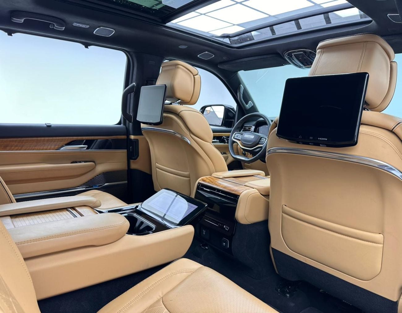 جيب واجونير 2023 Jeep Grand Wagoneer Series 3, 07/2028 Jeep Warranty, Jeep Full Service History, GCC