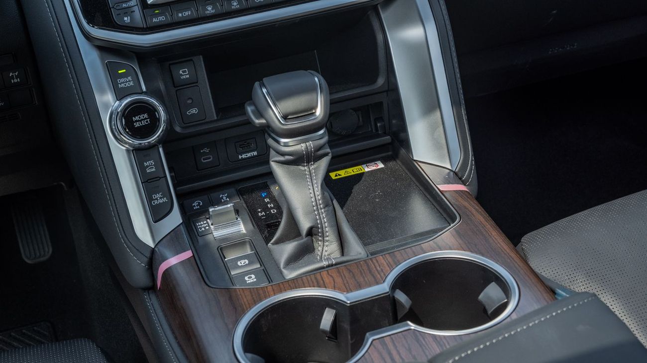 تويوتا لاند كروزر TOYOTA LANDCRUISER 3.5 VX HI HEV -2025YM