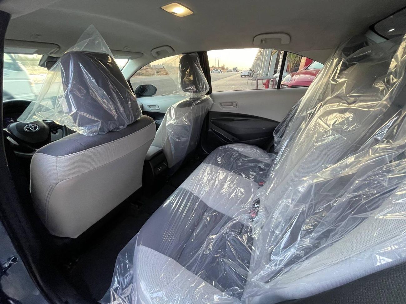 Toyota Corolla SE 2.0L LE / 2.0L V4 / LOW MILAGE / RADAR / ROAD ASSIST / BLIND SPOT / IN PERFECT CONDITION