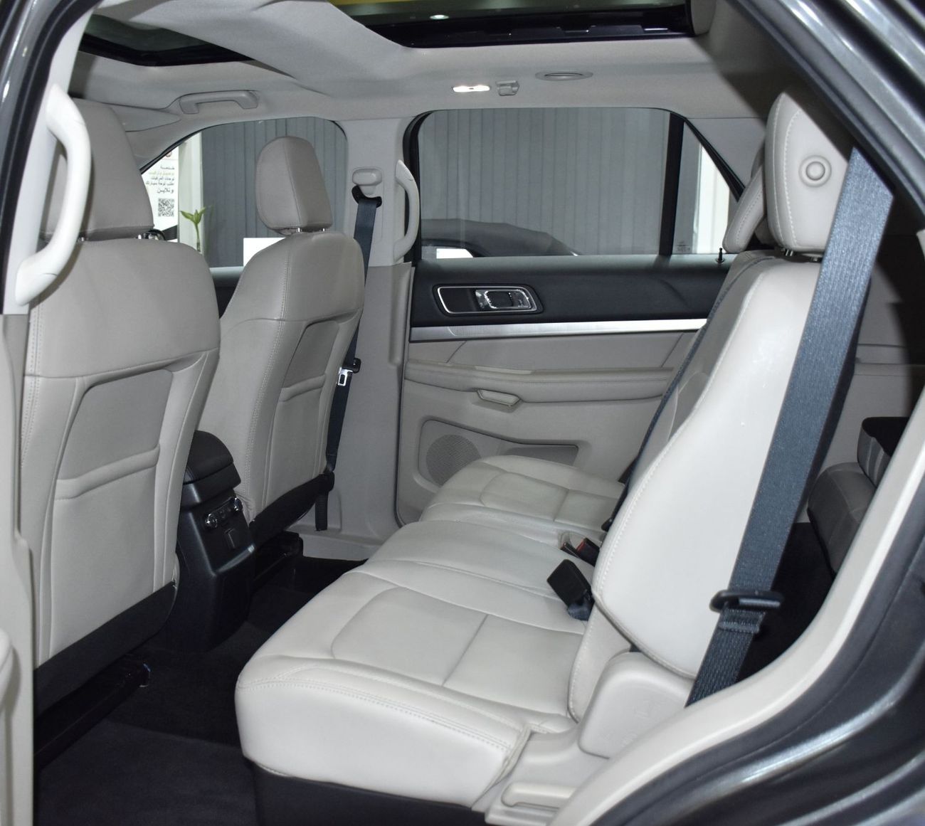 فورد إكسبلورر EXCELLENT DEAL for our Ford Explorer XLT 4WD ( 2018 Model ) in Grey Color GCC Specs