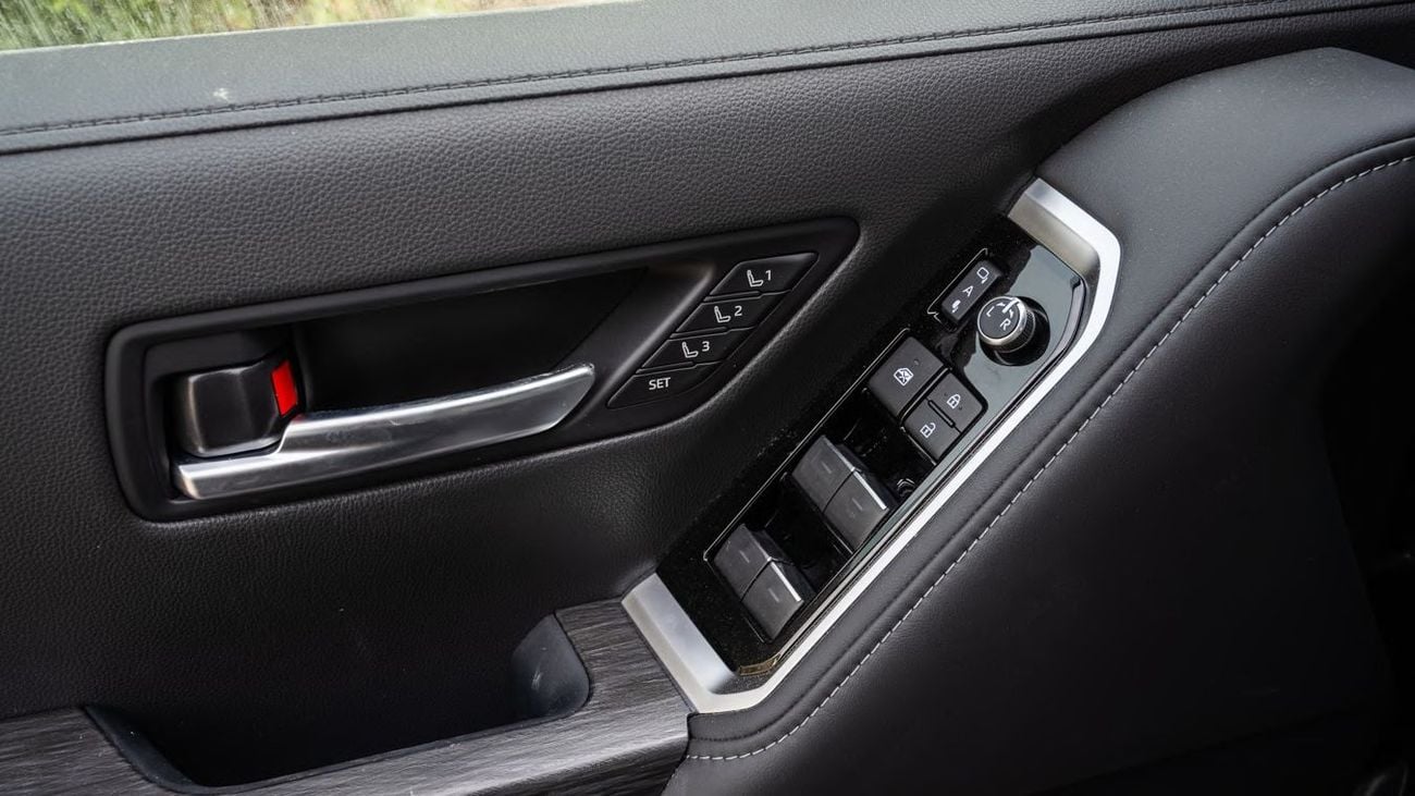 Toyota Land Cruiser LC 3.5 GRS(ATT BLACK INSIDE GRS BLACK& DK.RED)2026