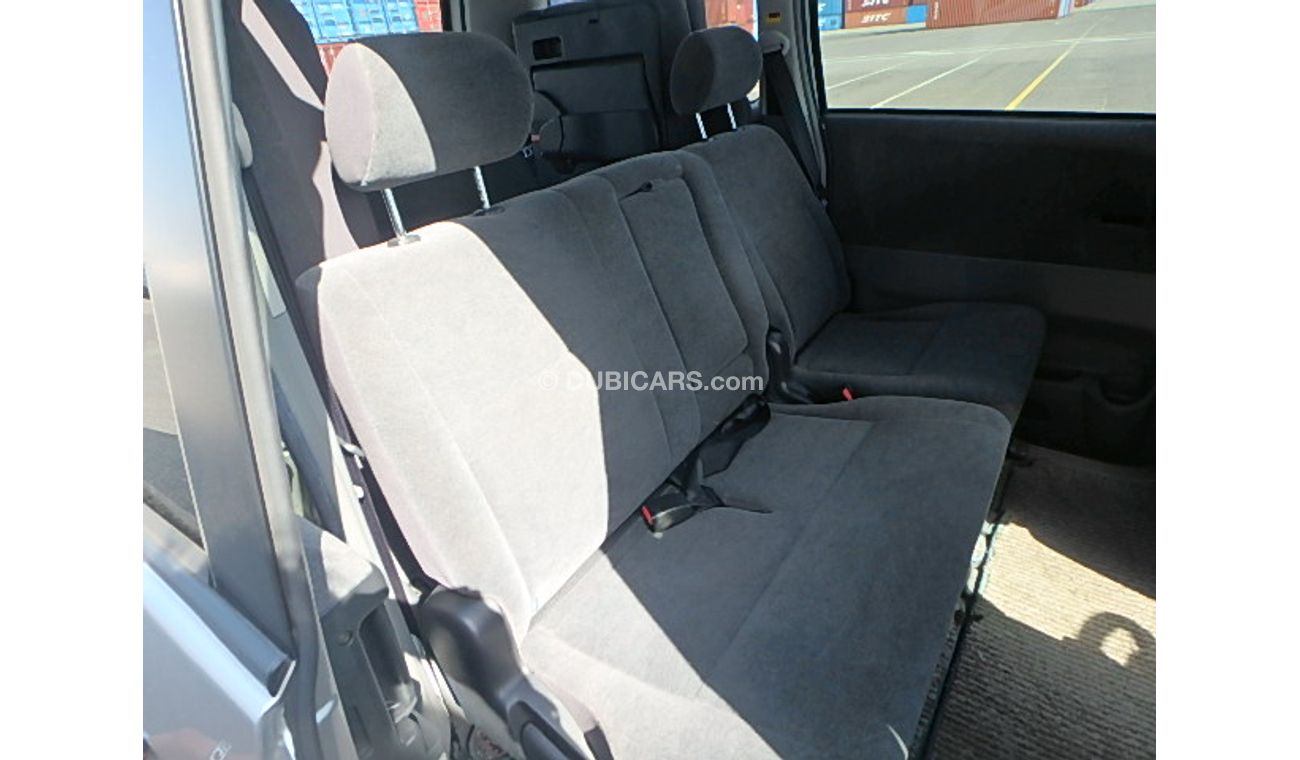 Toyota Noah Van Used RHD 2005/X LTD/AZR60G LOT # 562