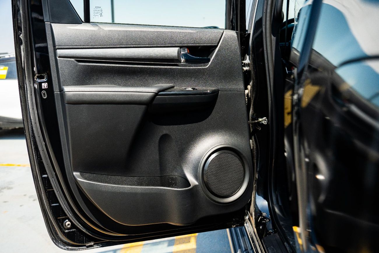 تويوتا هيلوكس Toyota Hilux Adventure 2025 4.0L Petrol Double Cab Pickup  4WD