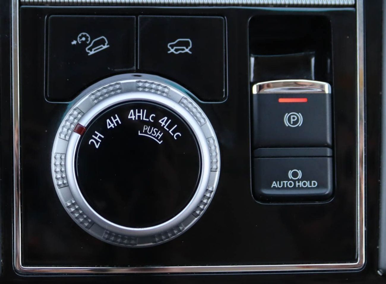 Mitsubishi Montero Sport GLS Premium 3.0L (7 Seater) Mitsubishi Montero Sport 2021 GCC model in excellent condition, no accid