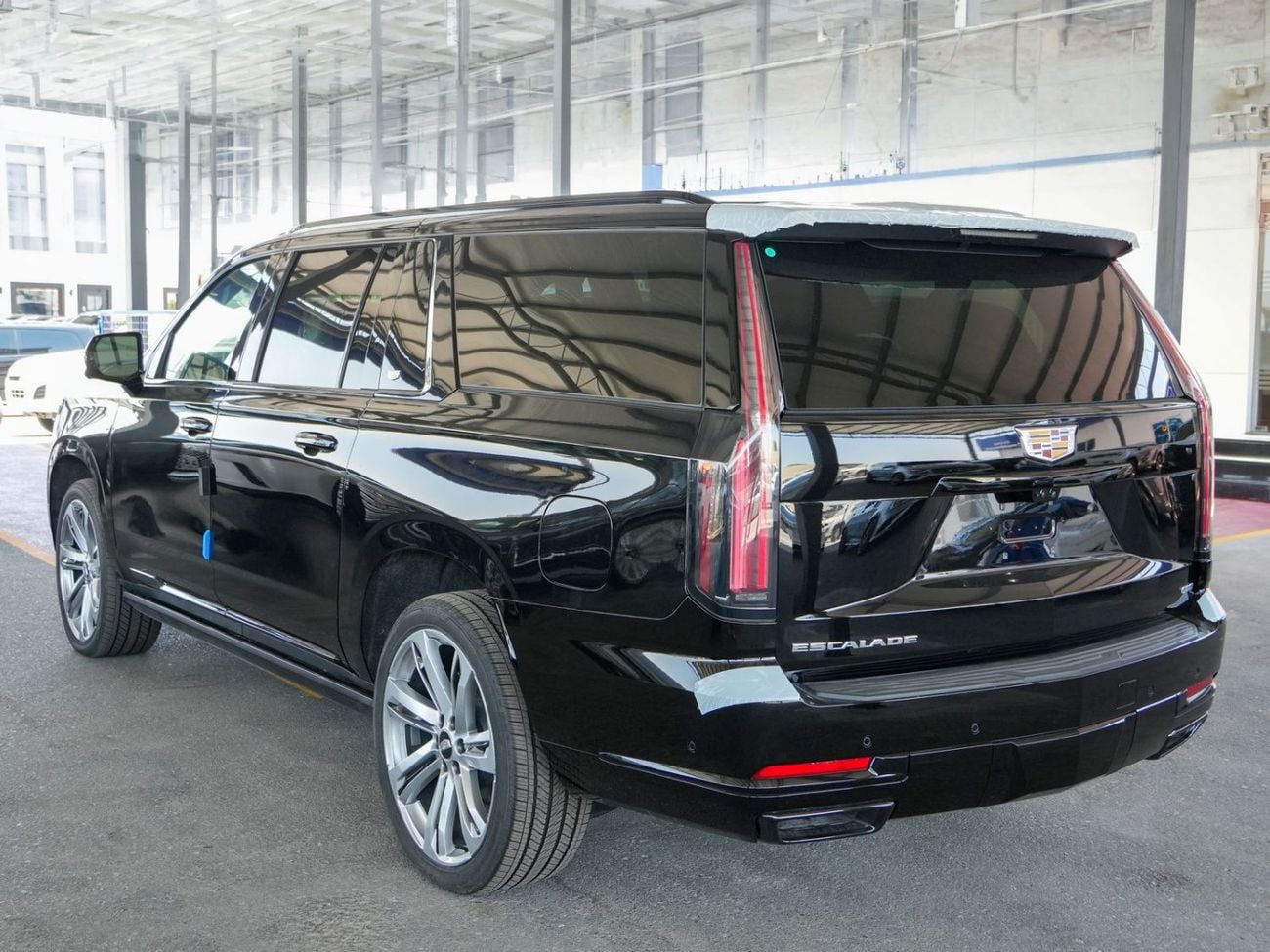 كاديلاك إسكالاد 2026 ESCALADE ESV SPORT PLATINUM CAPTAIN SEATS BRAND NEW 0KM