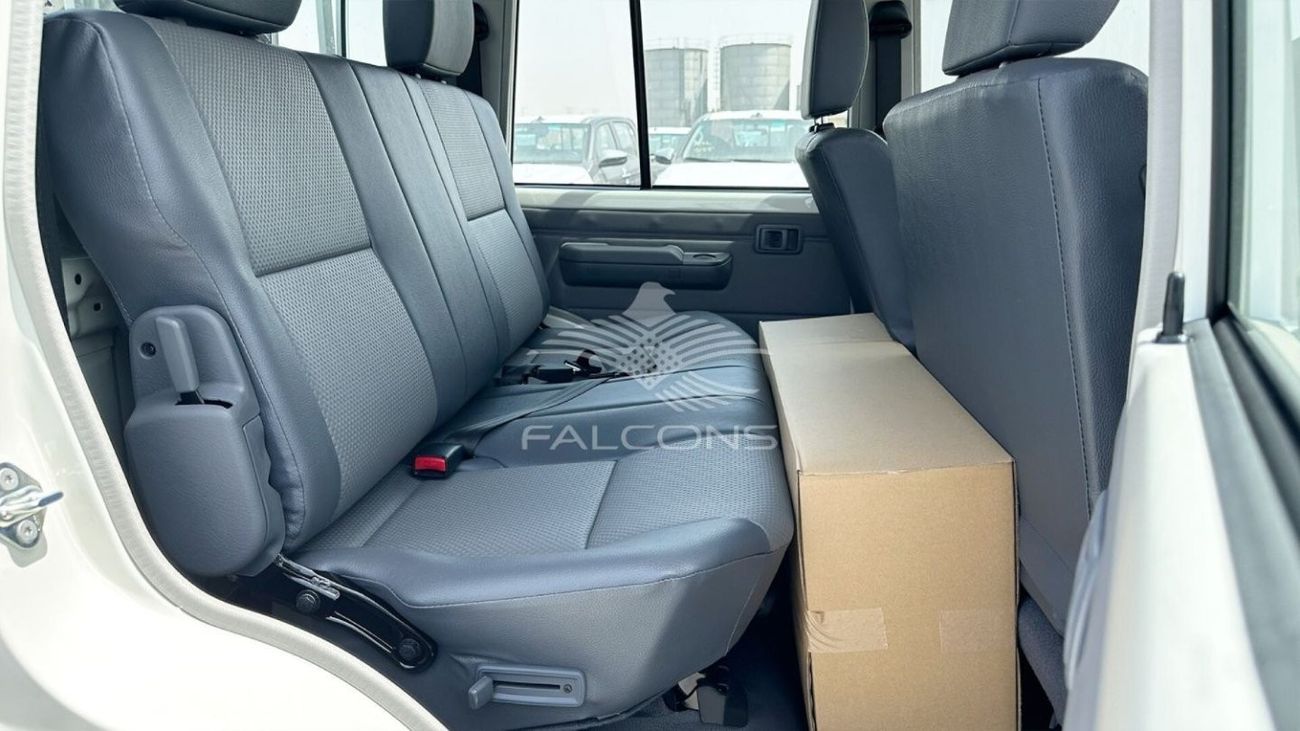 Toyota Land Cruiser Pick Up Toyota/LC79- DC 4.0L MT/ PETROL  4x4