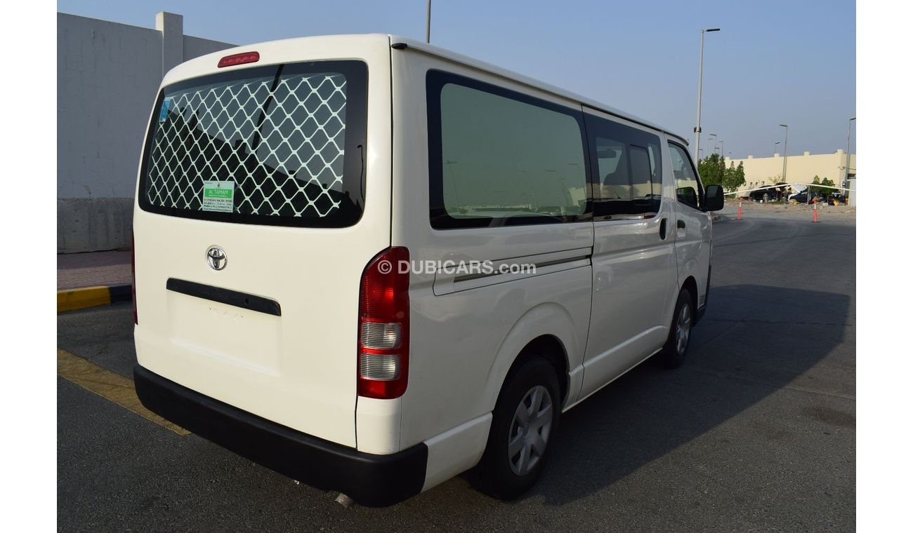 Toyota Hiace Half Planl Van Toyota Hiace Std roof 6 seater  Van, Model:2015. Excellent condition