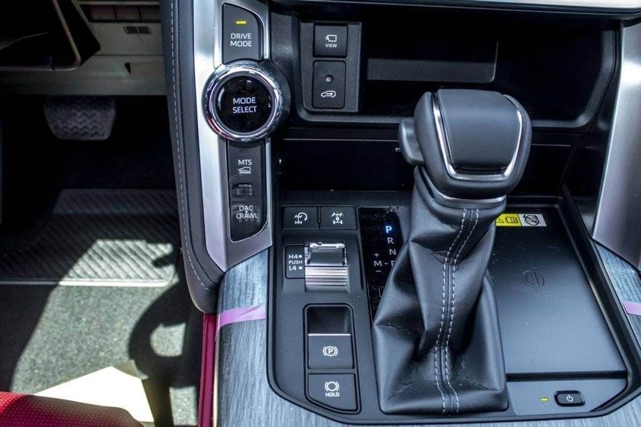 تويوتا لاند كروزر 2025 Toyota Land Cruiser GR-S 3.5L Petrol Twin Turbo AT (White-Red)