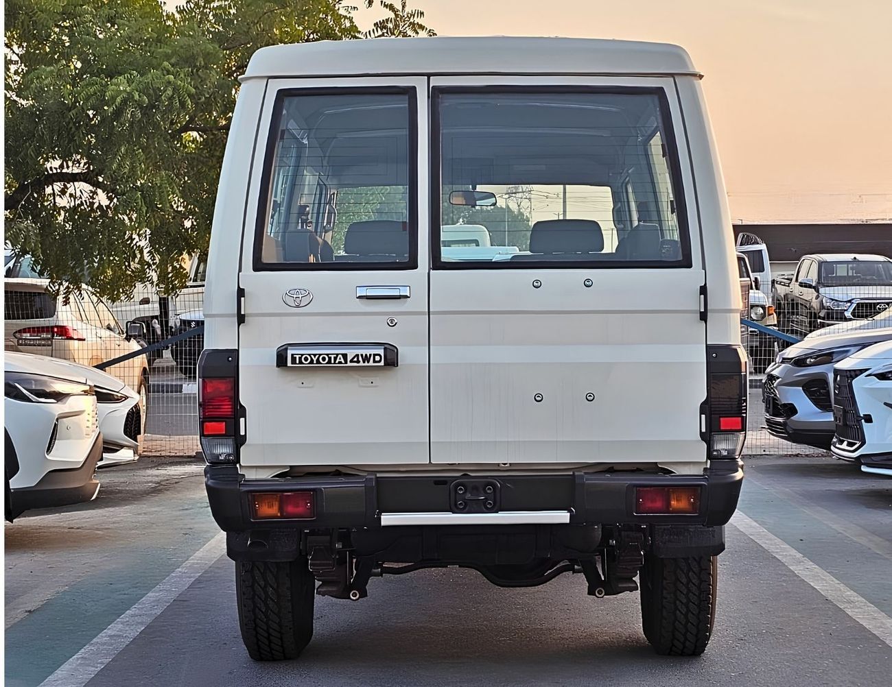 Toyota Land Cruiser 70 TOYOTA LANDCRUISER LC78 HARDTOP 3DOOR || 2.8L DIESEL A/T 4WD | DUAL TANK | MANUAL WINDOW (CODE #78AA