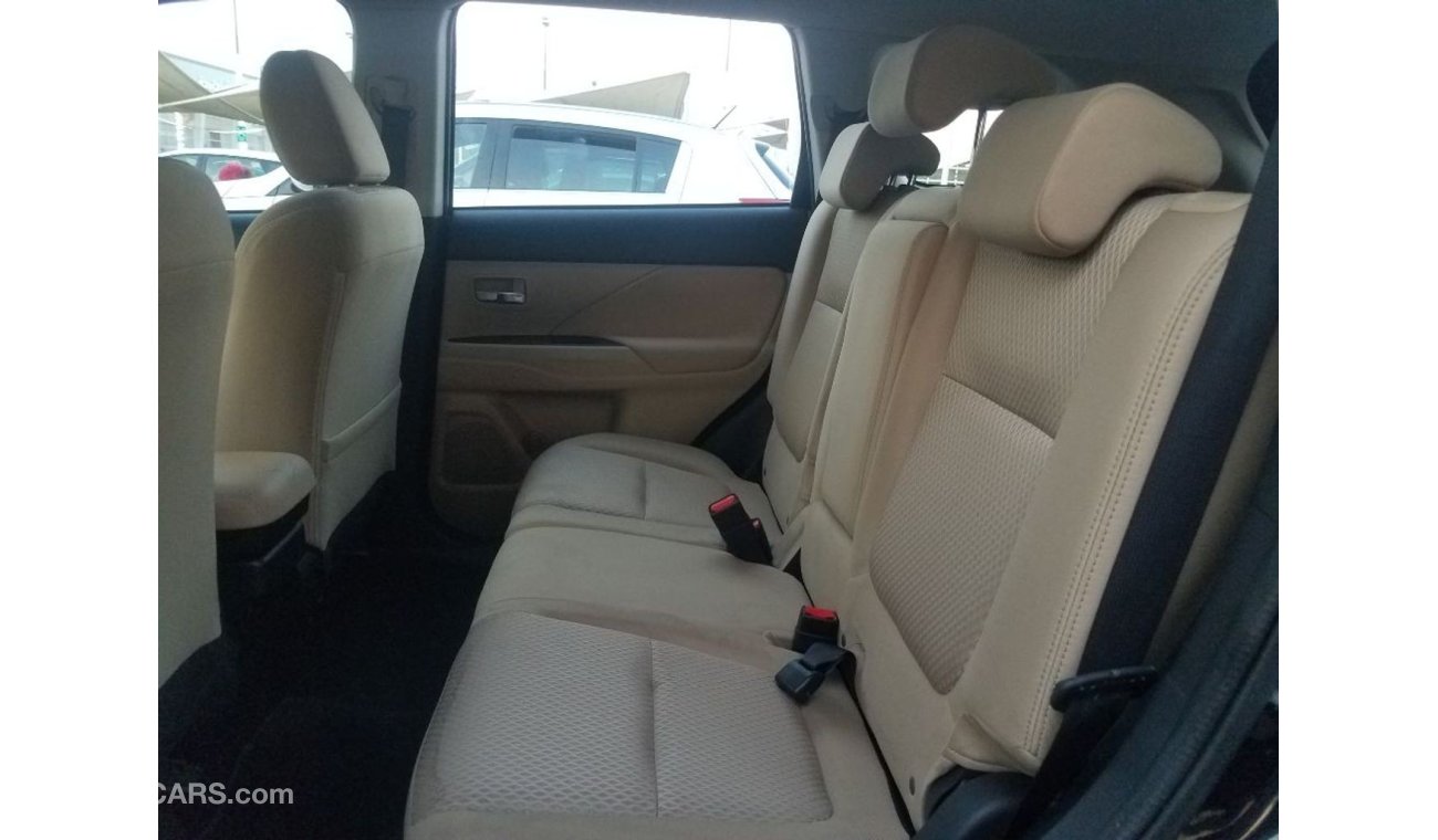 Mitsubishi Outlander 2016 GCC no accident very clean from the inside and outside It has a screen And