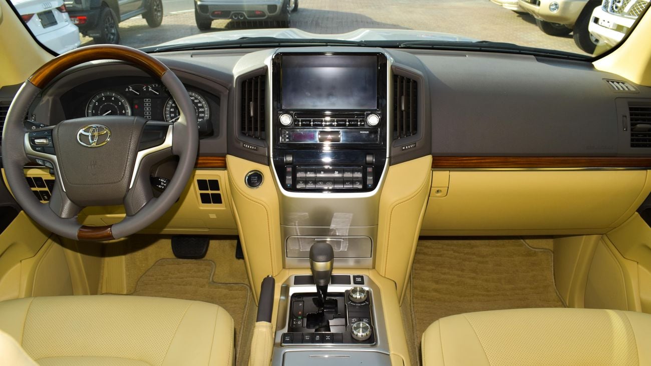 Toyota Land Cruiser GXR V8