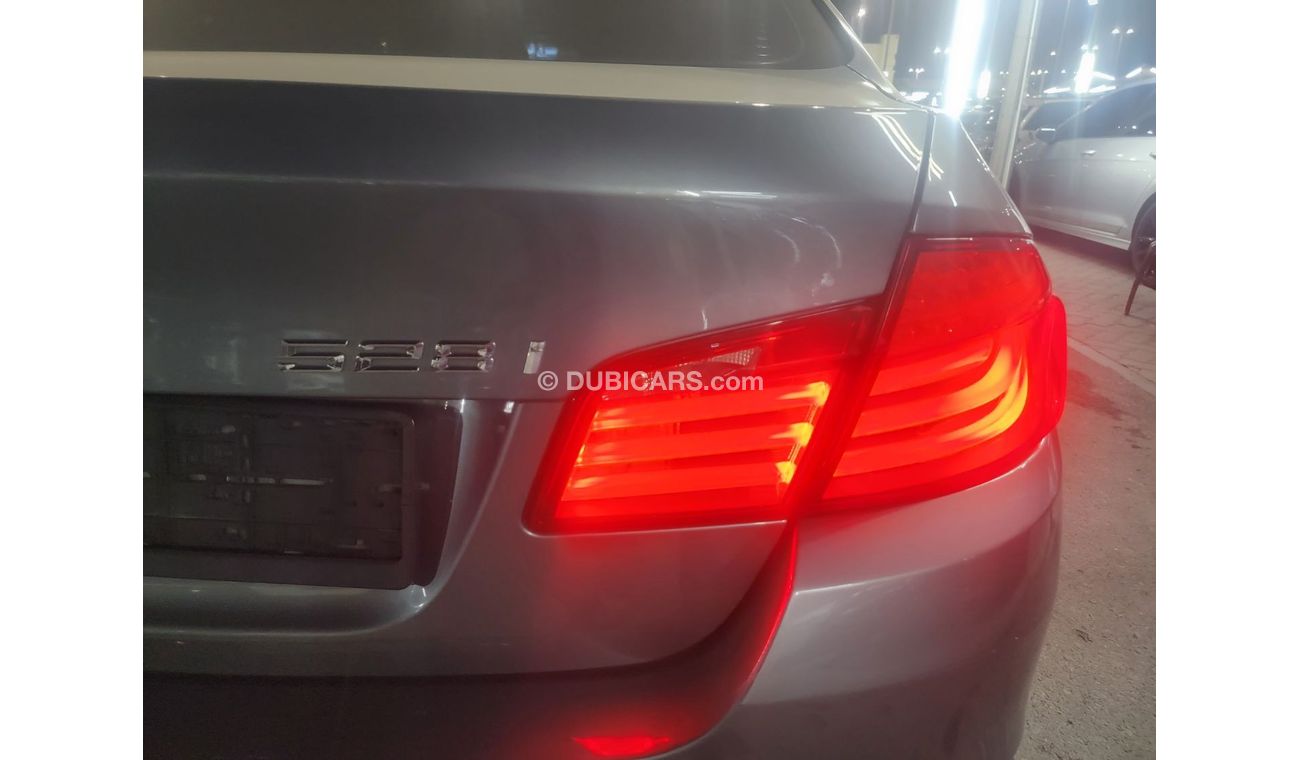 بي أم دبليو 528i اكزكيتيف