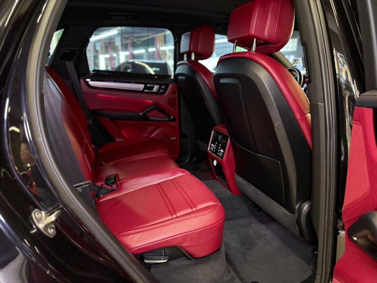 Porsche Cayenne S 2.9L (440 HP) 2019 Porsche Cayenne S - GCC - Full Service History