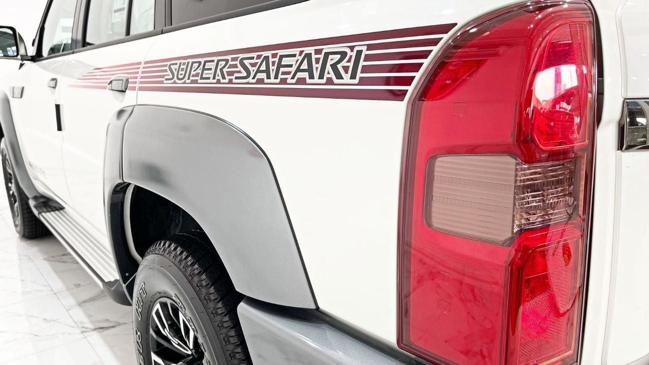 Nissan Patrol Super Safari MANUAL GEAR  V6 4.8L-6CYL SUNROOF EXCELLENT CONDITION