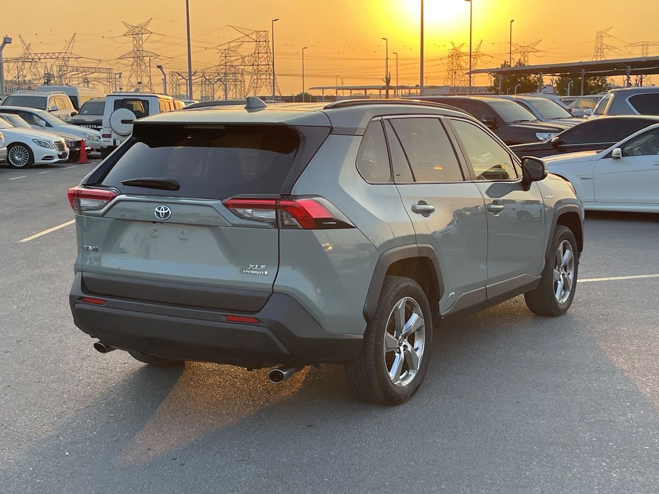 تويوتا راف ٤ XLE 2.5L