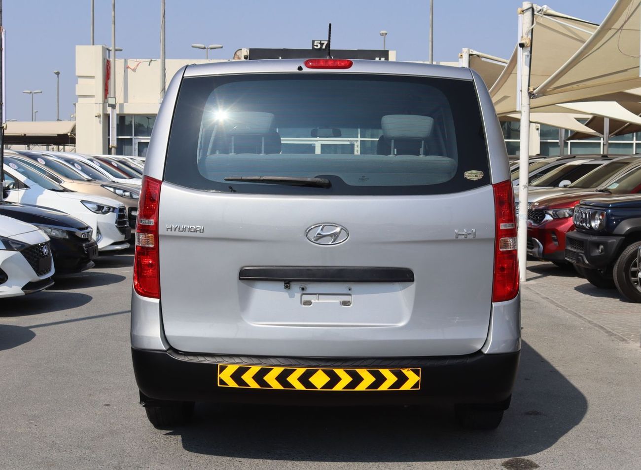 هيونداي H-1 هيونداى H-1موديل 2020 خليجى بدون حوادث  ممشى 123000 كم بمحرك 2.4Lعدد 12 مقعد بحاله ممتازه