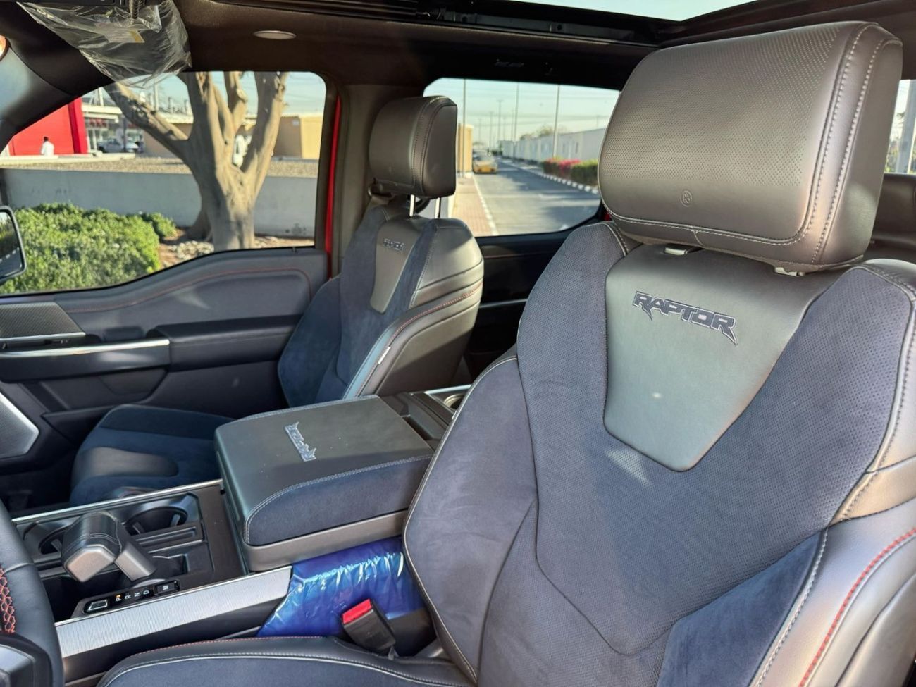 Ford F 150 Raptor GCC SPEC 37 OPTION NEAT AND CLEAN