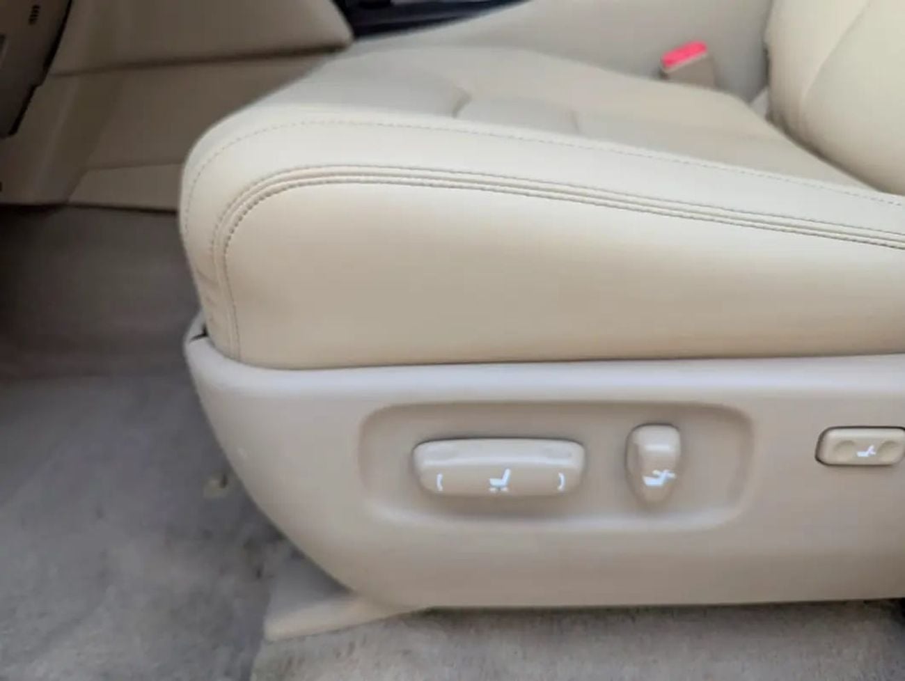 Toyota Land Cruiser VXR Facelifted With Interior and Exterior GCC Specs | Well Maintained