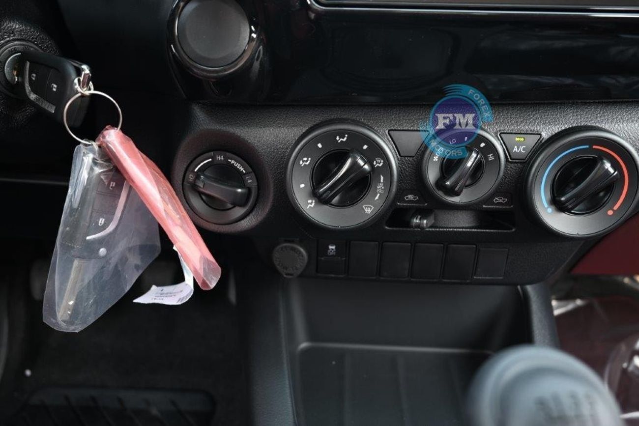 تويوتا هيلوكس Double Cab DLX-G 2.4L Diesel 4WD 6 Seater Manual