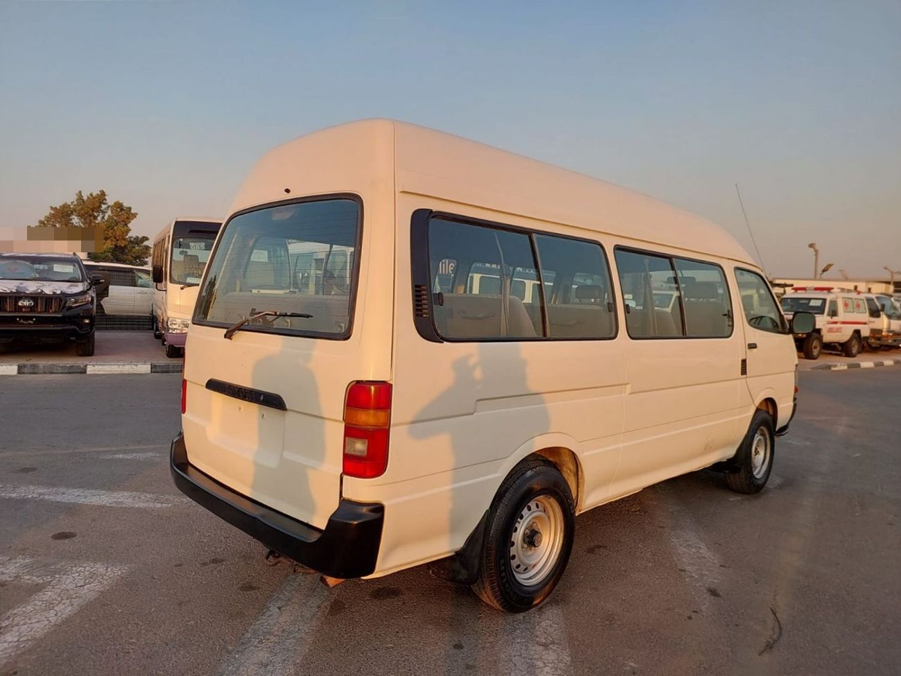 تويوتا هاياس TOYOTA HIACE COMMUTER VAN RHD 2004 MODEL 3.0 L DIESEL MANUAL(PM20757)