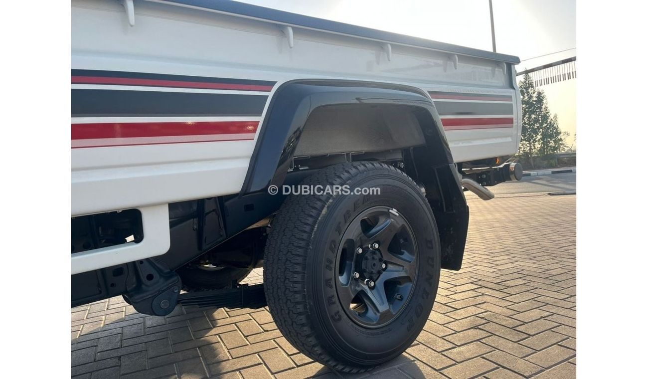 Toyota Land Cruiser Pick Up TOYOTA_LC_PICK_UP_79TH_SINGLE_4.0L_2023_FULL_OPTIONS_WHITE_BEIGE