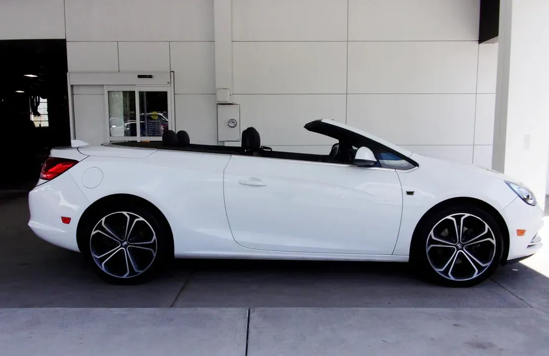 Opel Cascada exterior - Side Profile