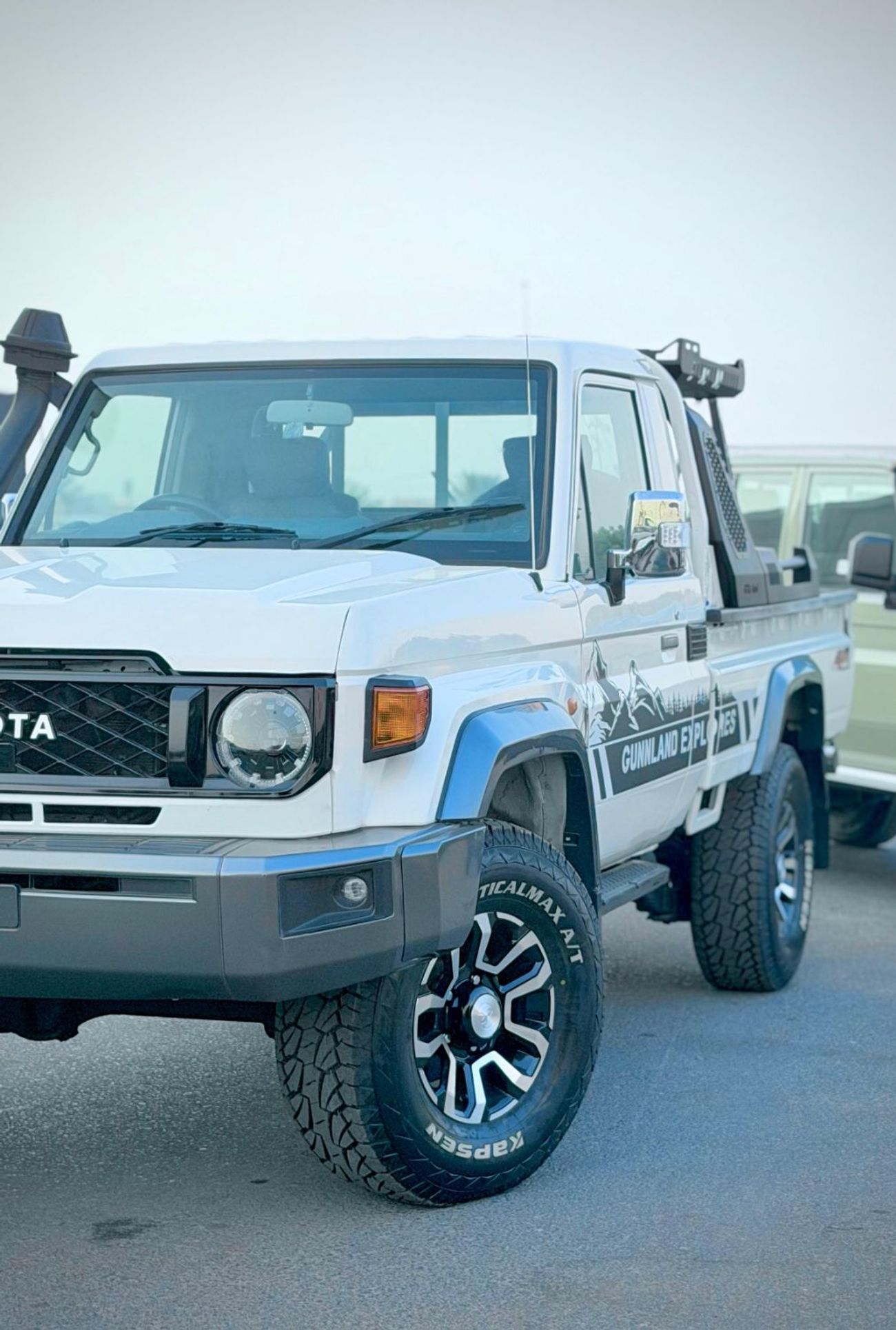 تويوتا لاند كروزر Toyota landcruise pickup single cab 2020Model 4.5 1VD Diesel engine RHD Colour White Interior grey 2