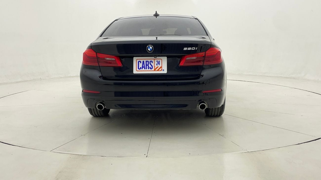 بي أم دبليو 520i EXCLUSIVE 2 | بدون دفعة مقدمة | اختبار القيادة في المنزل