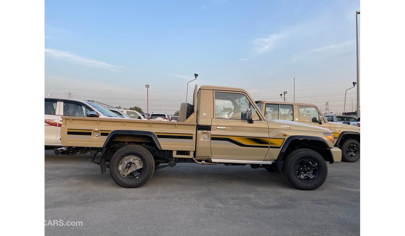 تويوتا لاند كروزر بيك آب Toyota Land Cruiser Pick up 4.0L Single Cabin full option (70th Anniversary) 2022YM