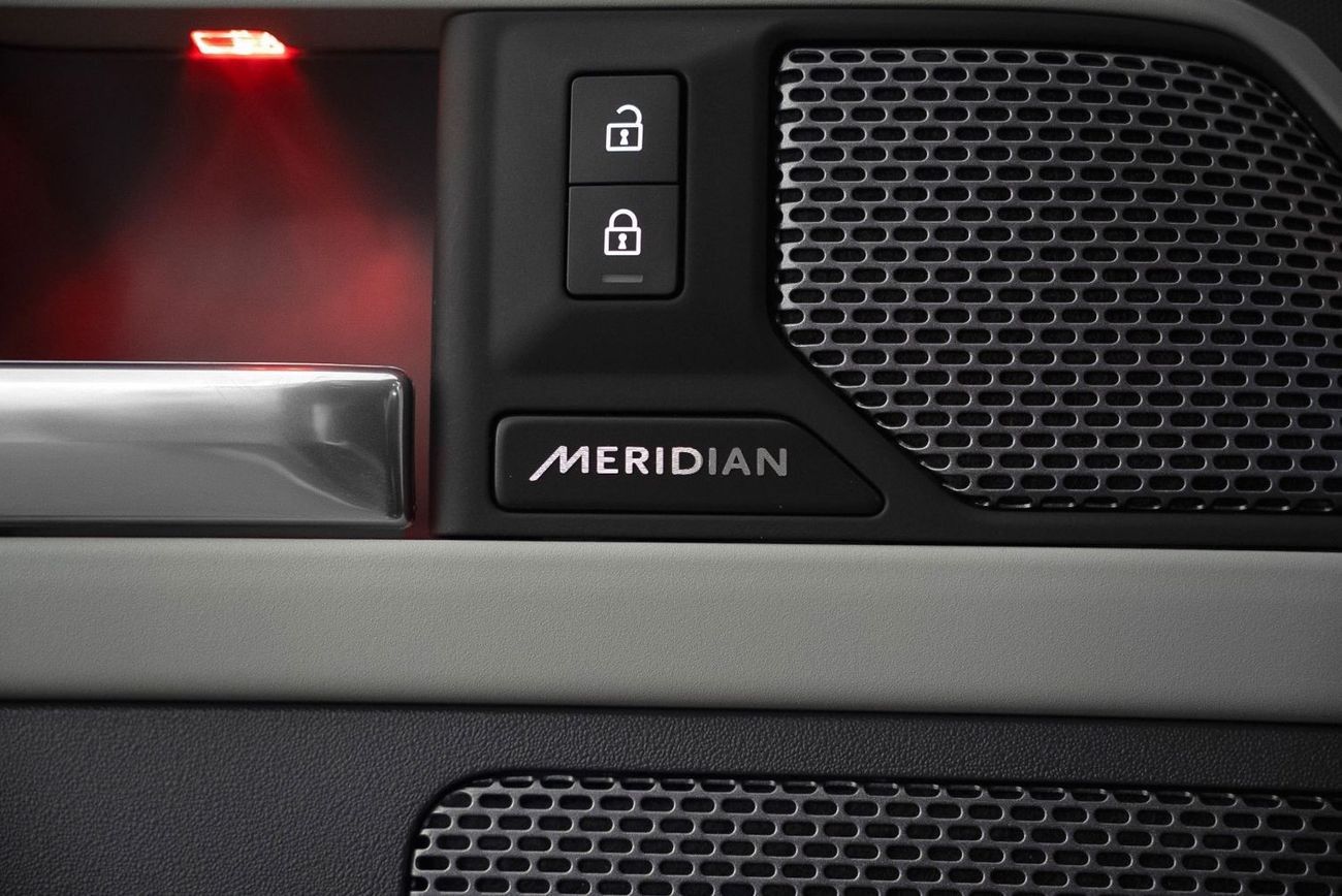 Land Rover Defender 110 SE P300 2.0L