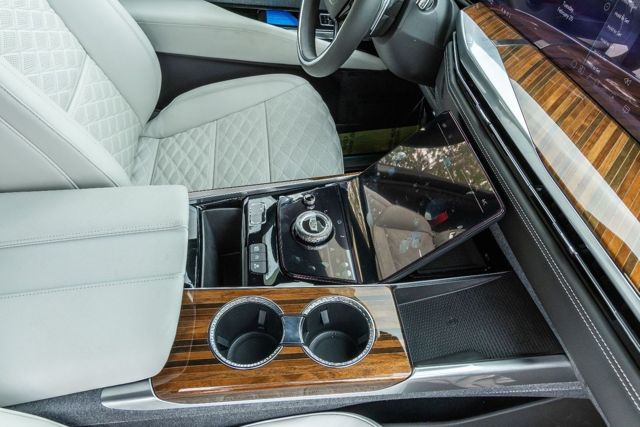 كاديلاك إسكالاد Sport Platinum 6.2L AWD Cadillac Escalade Sport Platinum - 2025 Brand New (Export)