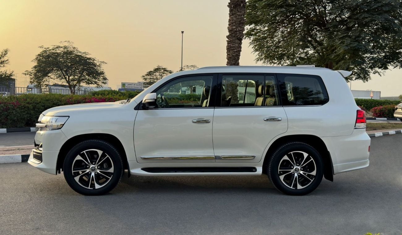 تويوتا لاند كروزر 5.7l VXR Grand Touring S