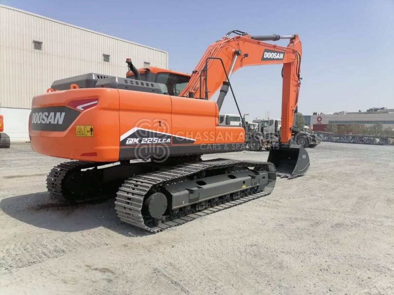 Doosan DX225 LCA DOOSAN DX225 LCA – CHAIN EXCAVATOR OPERATING WEIGHT 22 TON APPROX. WITH BUCKET 1.08 Cu.M BUCKET ( HE