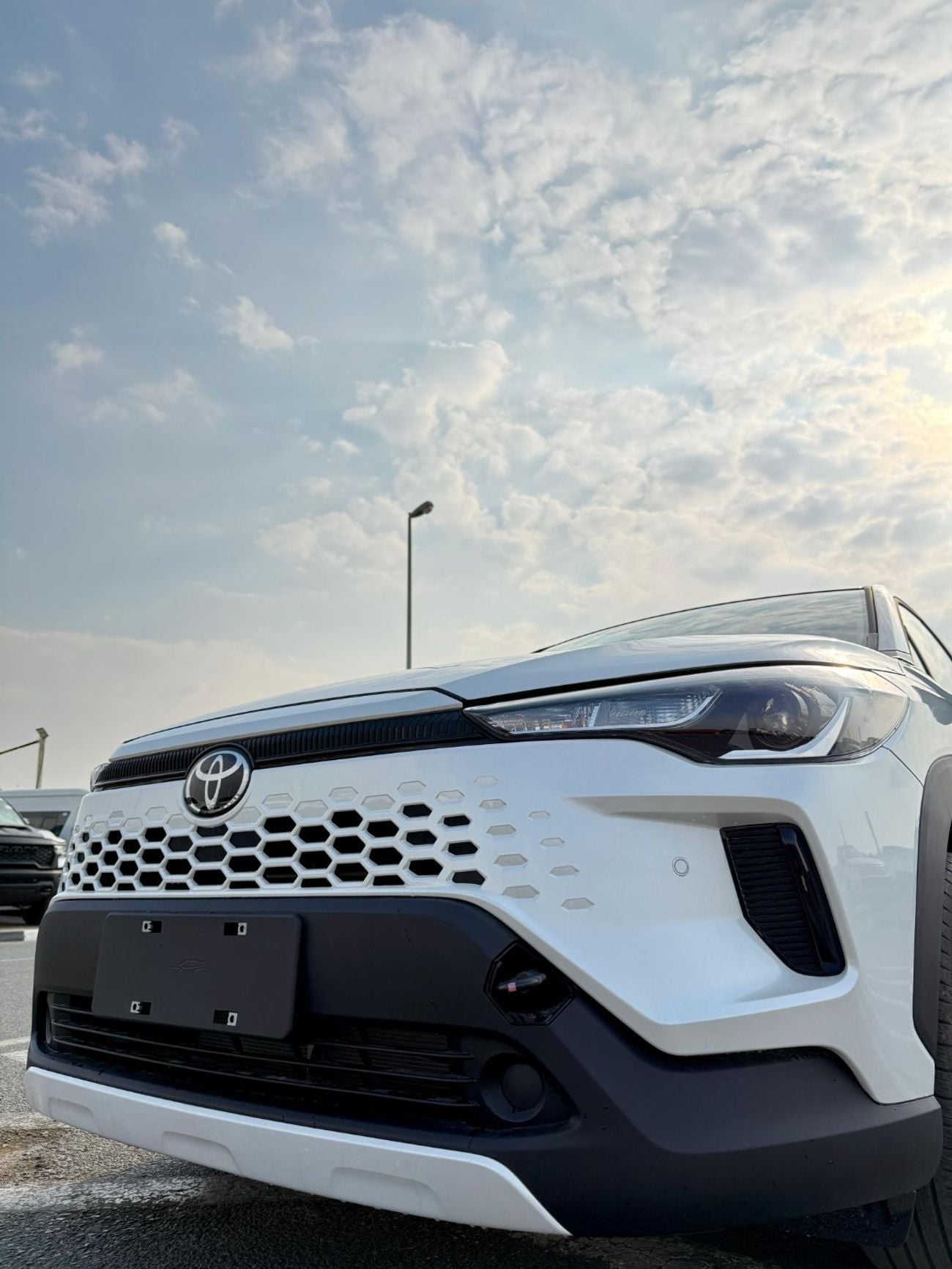 تويوتا كورولا كروس Toyota corolla cross 2.0 whitte 2025 new face